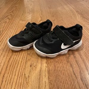 Nike - Black (5)